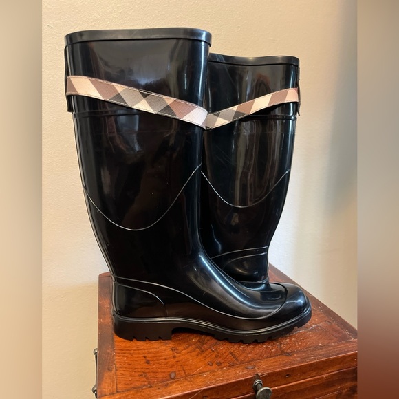Burberry Women's Kenyon Nova Belt Rain Boots Size ( 5-35 ) Black - Picture 4 of 13